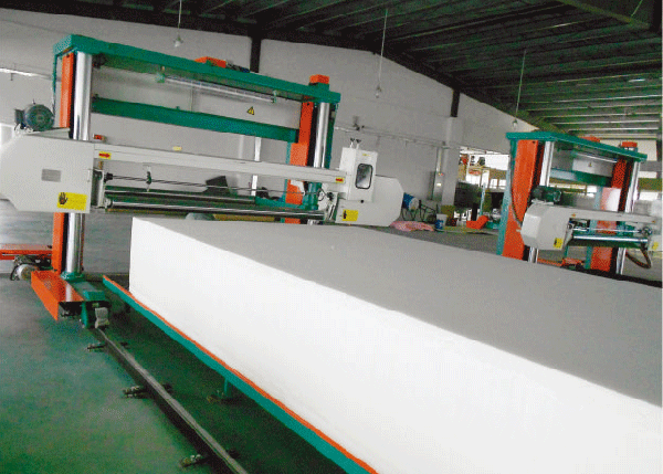 The foam rail flat cutting machine